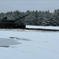 Курсанты Военной академии сдали экзамен по вождению танка Т-72Б