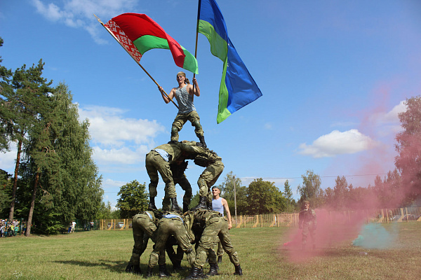 Военнослужащие 5-й отдельной бригады специального назначения ярко встретили свой профессиональный праздник