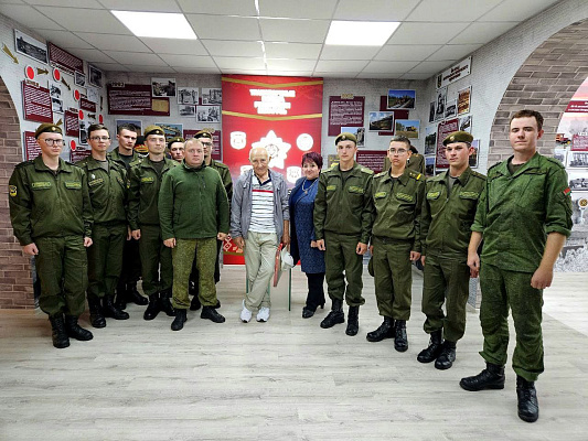 Подполковник в отставке Виктор Кулешов встретился с военнослужащими