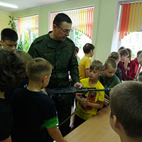 В 74-м отдельном полку связи — маленькие гости