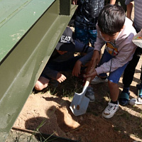 «Непоседы» в гостях у мостостроителей в погонах