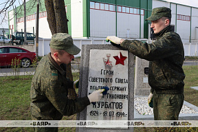 Военнослужащие 557-й инженерной бригады ЗОК наводят порядок на закрепленных воинских захоронениях и памятниках воинской славы