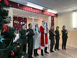 И сияют улыбки на лицах 
