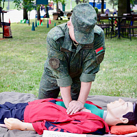 Выставка военно-медицинского института в сквере Мулявина
