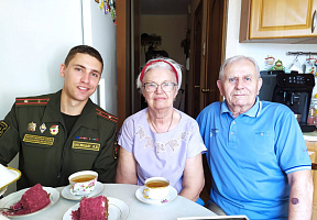 Военнослужащие 86 брс поздравили ветерана войск связи с 87-летием