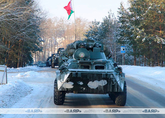 Одно из подразделений механизированной бригады ЗОК, привлекаемое к комплексной проверке боеготовности, совершает марш