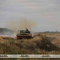 Под Борисовом прошли контрольные стрельбы из вооружения танка Т-72Б с военнослужащими 72 ОУЦ