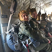 Военнослужащие 38 одшбр совершили прыжки с парашютом