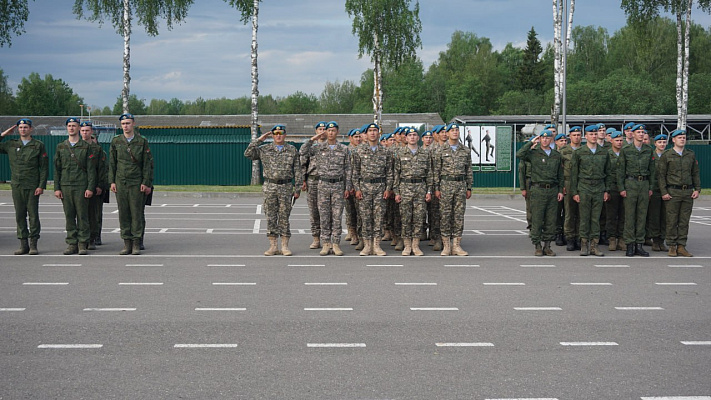 Испытания военнослужащих на право ношения нагрудного знака «Доблесть и мастерство»