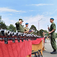Военнослужащие, недавно принявшие Военную присягу, получают штатное оружие и военную технику