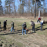 Воспитанники военно-патриотического клуба «Волот» приняли участие в республиканском субботнике вместе с 65 автбр