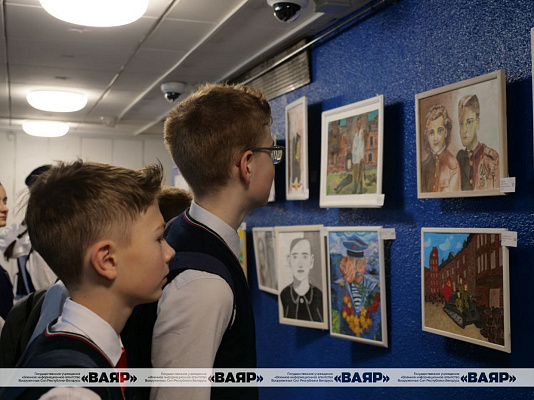 В Минске открылась выставка творческих работ городского конкурса рисунков «Альбом героев»