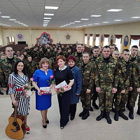 А музыка звучит