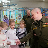 Рождественская сказка цвета хаки