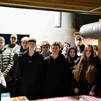 Школьники посетили военнослужащих, находящихся на полевом выходе