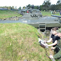 Летом – в гости к гвардейцам