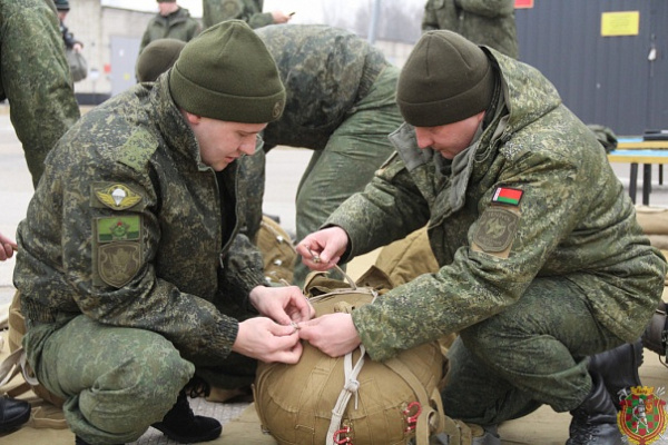 Зачетная сессия со специалистами воздушно-десантной службы