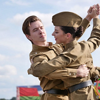 С песней служить веселее