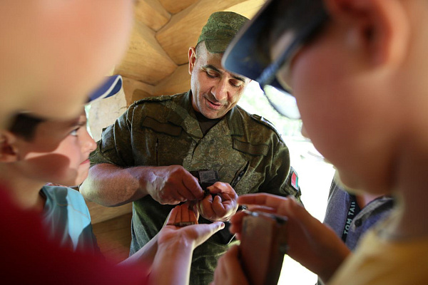 Военнослужащие 120 омбр подготовили для воспитанников лагеря «Орлята» военнизированную эстафету