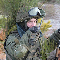 Учатся гвардейцы