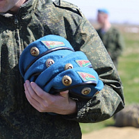 Военнослужащие войсковой части 89417 совершили десантирование