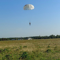 Военнослужащие 103 овдбр совершили прыжки с парашютом