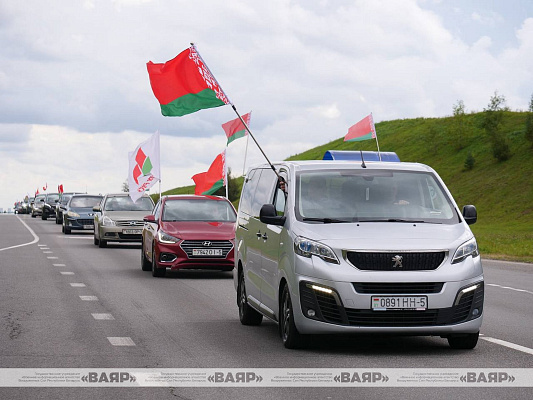 Военнослужащие приняли участие в патриотическом автопробеге Минского района