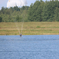 Военнослужащие в/ч 89417 отработали десантирование из вертолета Ми-8 на воду