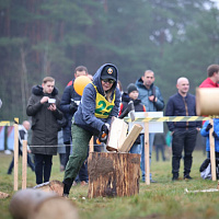 И пером и топором!