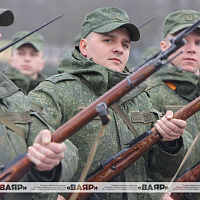 На плацу Минской военной комендатуры продолжается подготовка к военному параду