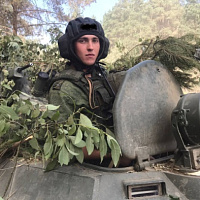 Учатся гвардейцы