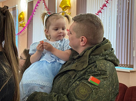 Гвардейцы подарили детям праздник