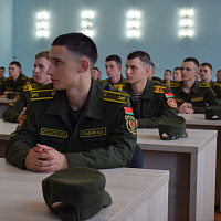 Курсантам военно-транспортного факультета в БелГУТ вручили молодёжные билеты БРСМ
