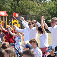 Брестские десантники устроили праздник для детей в Кобринской детской деревне