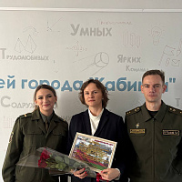 Военнослужащие Вооружённых Сил поздравили учителей с предстоящим праздником