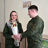В 48 об РЭБ женщин-военнослужащих поздравили с наступающим праздником