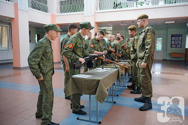 Военнослужащие 30 ождбр посетили Минское областное кадетское училище