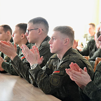 В 48 об РЭБ женщин-военнослужащих поздравили с наступающим праздником