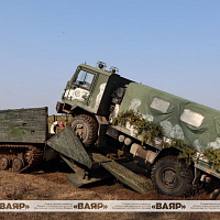 Военнослужащие одной из воинских частей ЗОК навели десантную переправу через водную преграду