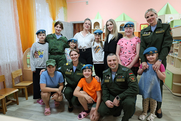 Военнослужащие 103 овдбр навестили воспитанников «Детского дома города Витебска»
