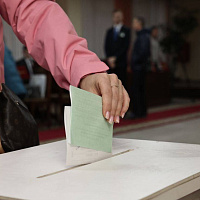 В числе избирателей - и люди в погонах 