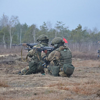 Учатся гвардейцы