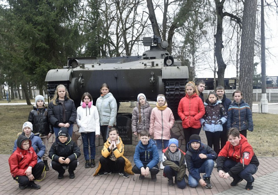 Школьники в гостях у военных инженеров
