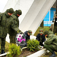 В разных уголках Беларуси военнослужащие приводят в порядок территории