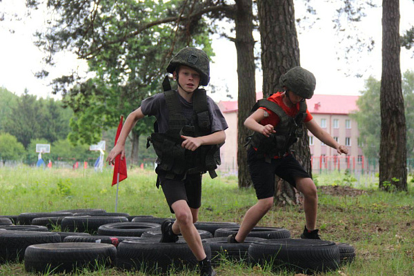 Полоса препятствий для воспитанников военно-патриотического лагеря 