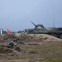 Учатся гвардейцы