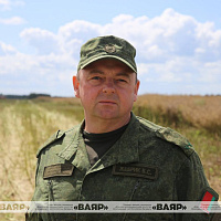Военнослужащие Вооружённых Сил продолжают оказывать помощь сельским труженикам в уборочной страде