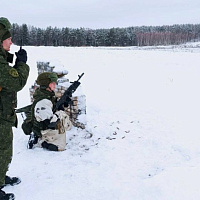 Учатся гвардейцы