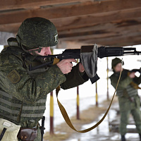 Занятия по огневой подготовке с личным составом 48-го отдельного батальона радиоэлектронной борьбы