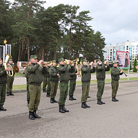 В 6 омбр открылся военно-патриотический лагерь 
